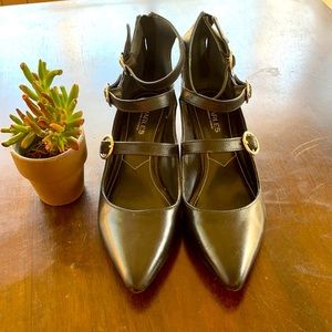 Charles David pointed toe heal with buckles